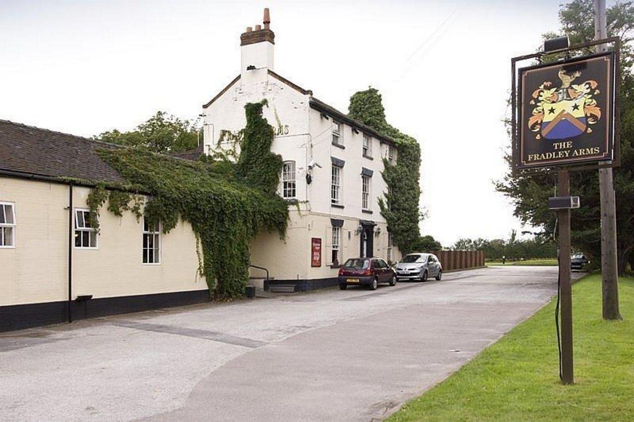 Premier Inn Lichfield North East Exterior foto