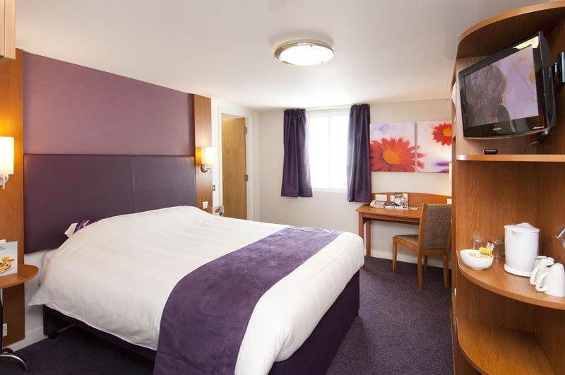 Premier Inn Lichfield North East Exterior foto